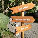 Ehemalige Bibliothek Fuer 2 Mit Kueche Kamin Netflix Parken Und Hofladen Steinhofel