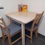 Ehemalige Bibliothek Fuer 2 Mit Kueche Kamin Netflix Parken Und Hofladen * Steinhofel