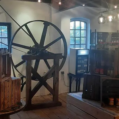 شقة Ehemalige Bibliothek Fuer 2 Mit Kueche Kamin Netflix Parken Und Hofladen