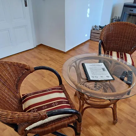 Ehemalige Bibliothek Fuer 2 Mit Kueche Kamin Netflix Parken Und Hofladen Steinhofel