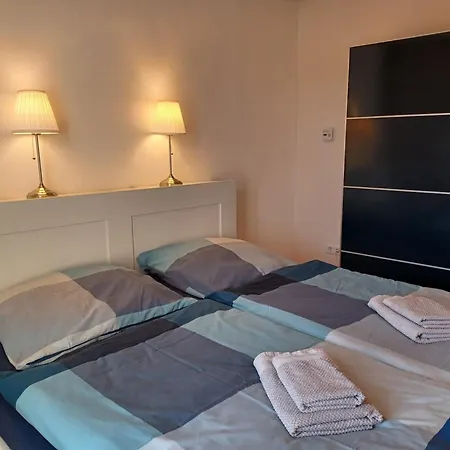 Ehemalige Bibliothek Fuer 2 Mit Kueche Kamin Netflix Parken Und Hofladen