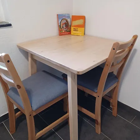 Ehemalige Bibliothek Fuer 2 Mit Kueche Kamin Netflix Parken Und Hofladen * Steinhofel