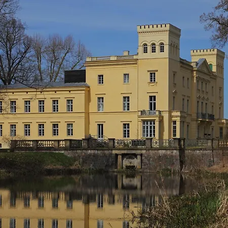Lejlighed Ehemalige Bibliothek Fuer 2 Mit Kueche Kamin Netflix Parken Und Hofladen Steinhofel