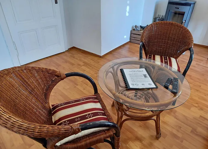 Ehemalige Bibliothek Fuer 2 Mit Kueche Kamin Netflix Parken Und Hofladen Steinhofel